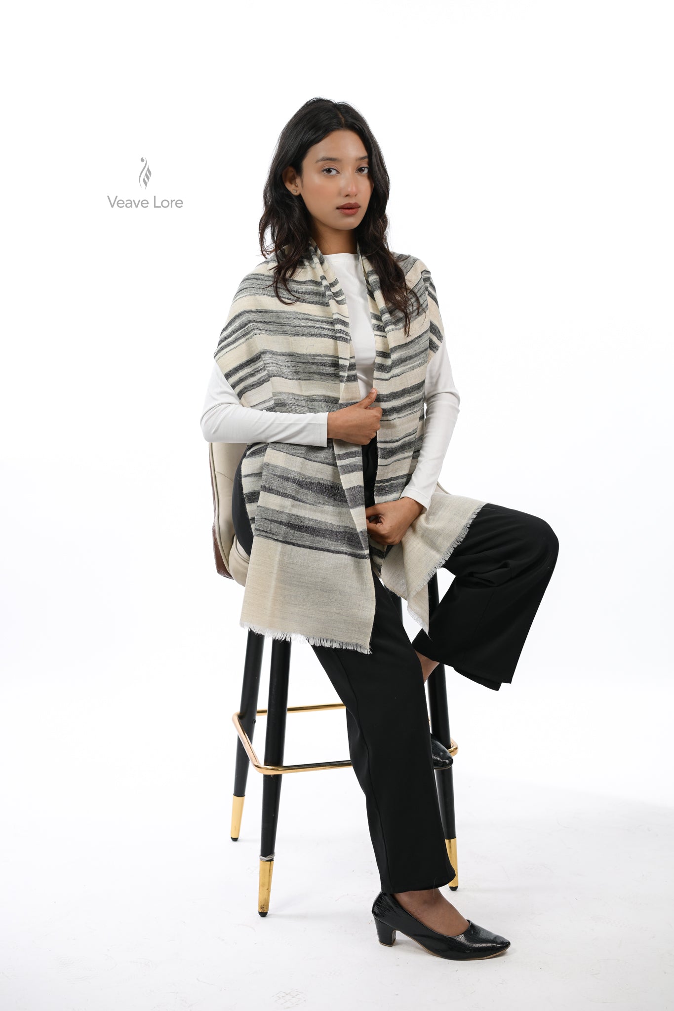 Monochrome Ridge (Silsila-e-Siyah) Pashmina Muffler
