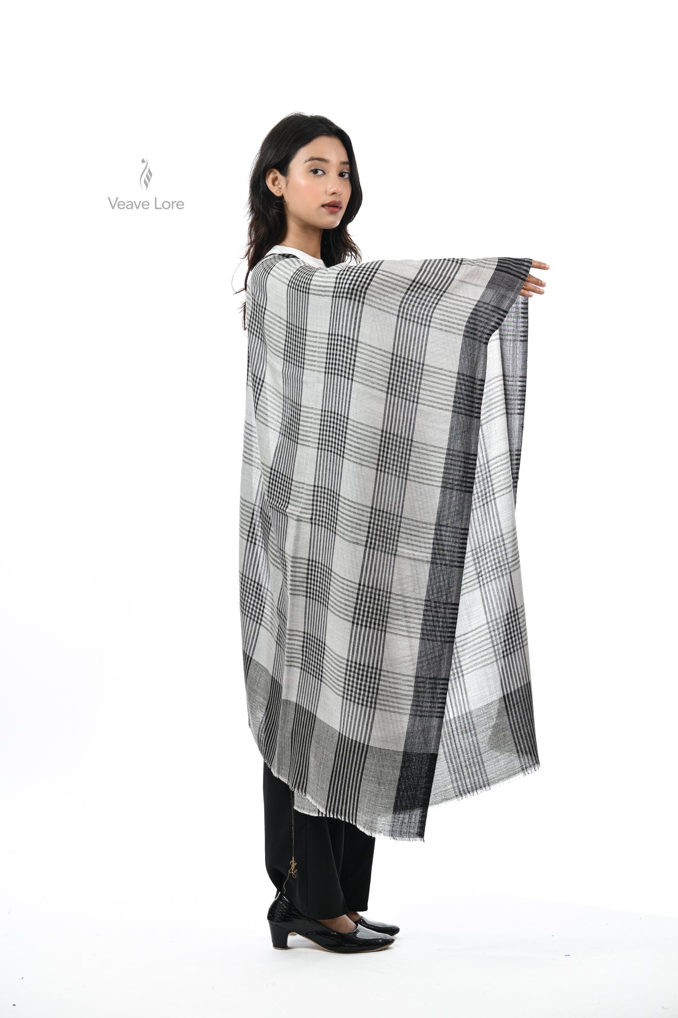 Khat-o-Naqsh Check & Stripe Stole