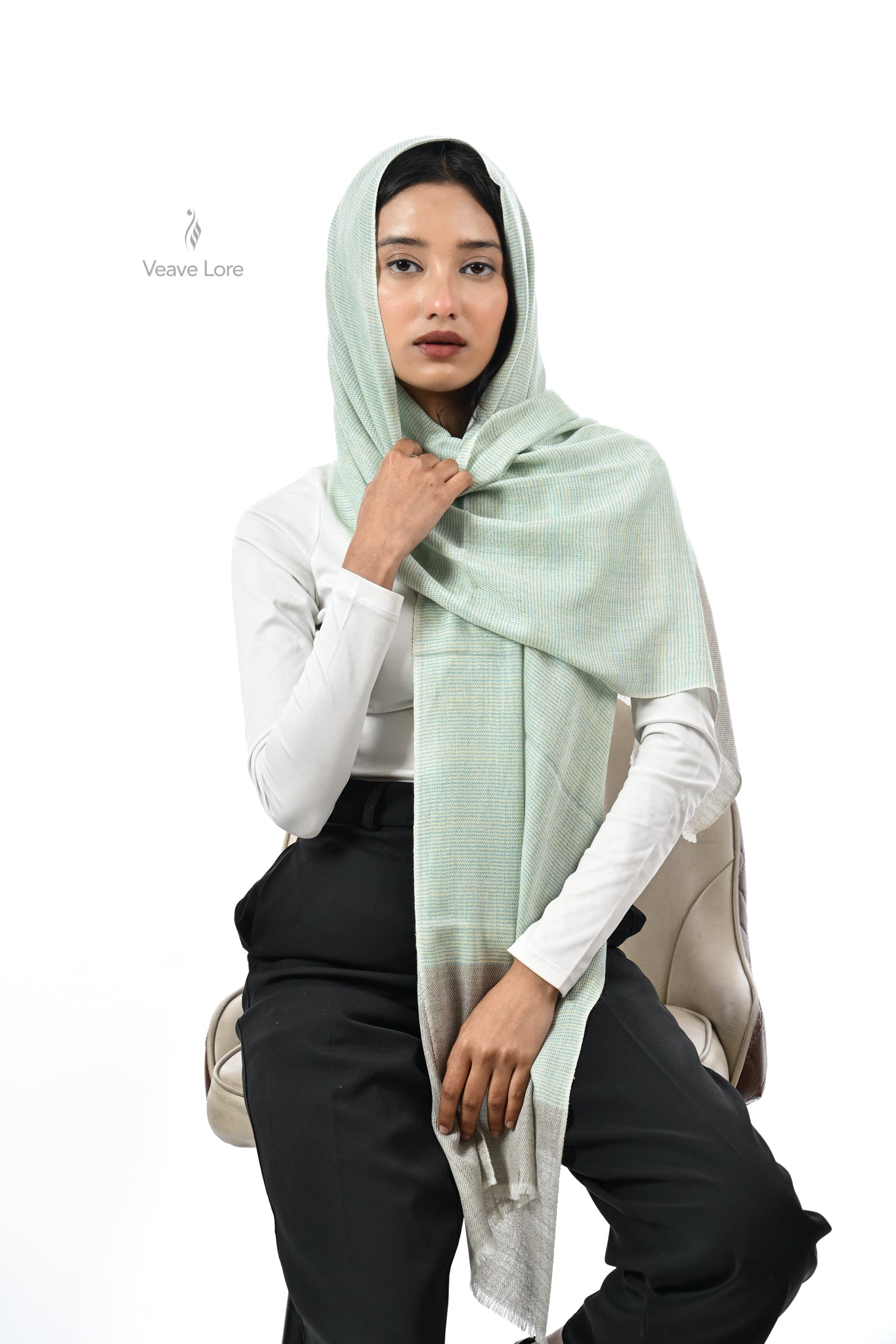 Nafas-e-Sahar Fine Wool Muffler