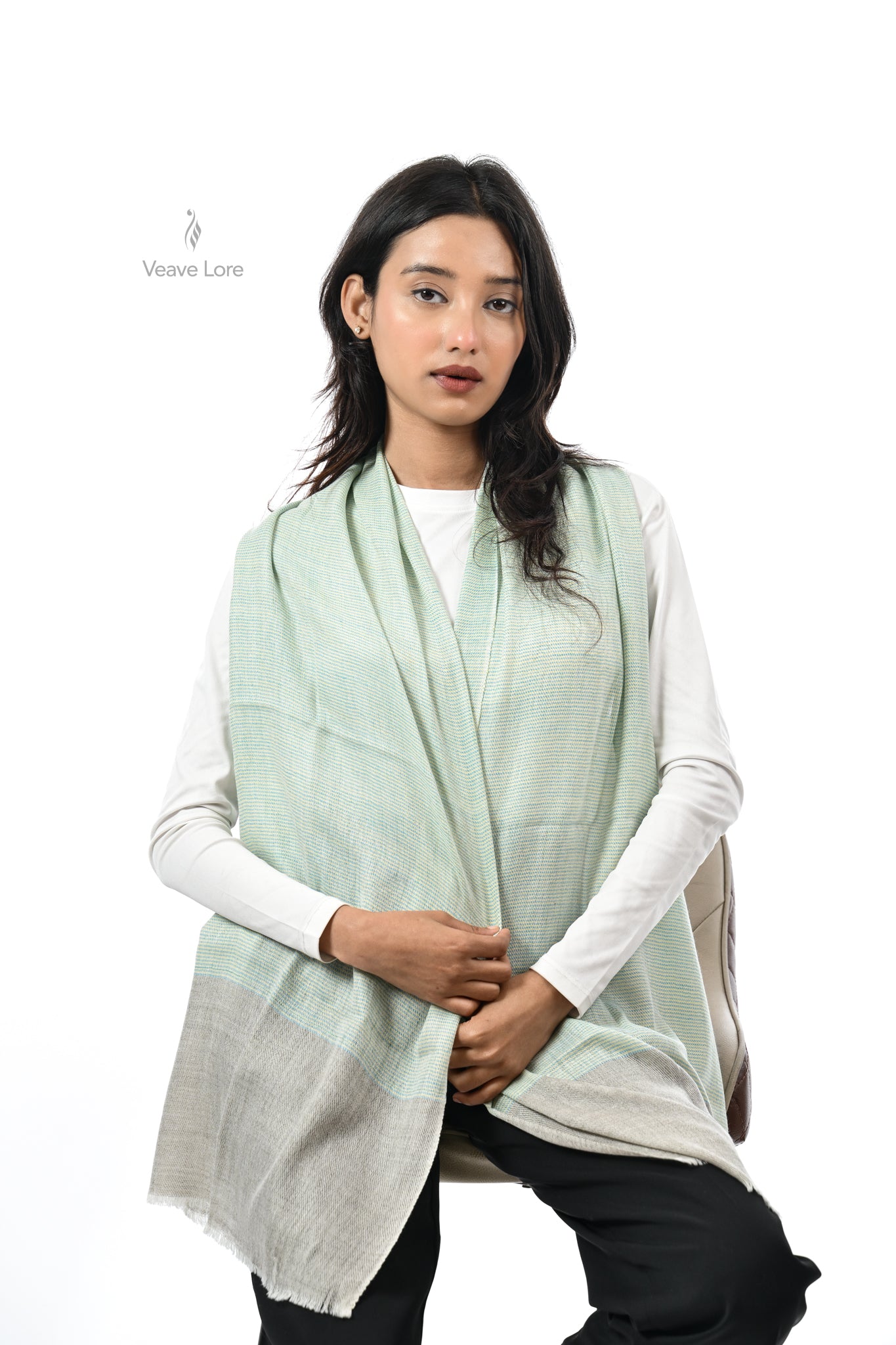 Nafas-e-Sahar Fine Wool Muffler