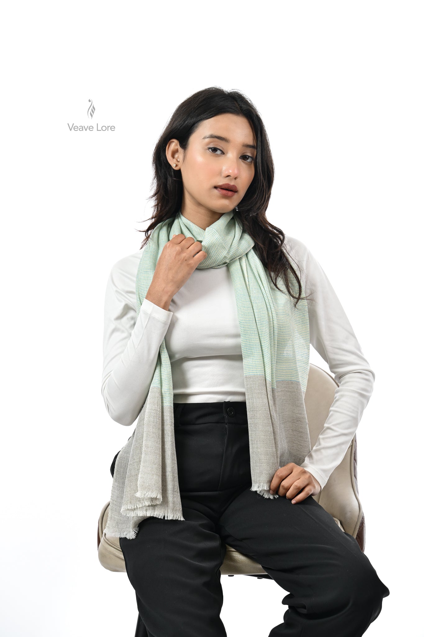 Nafas-e-Sahar Fine Wool Muffler