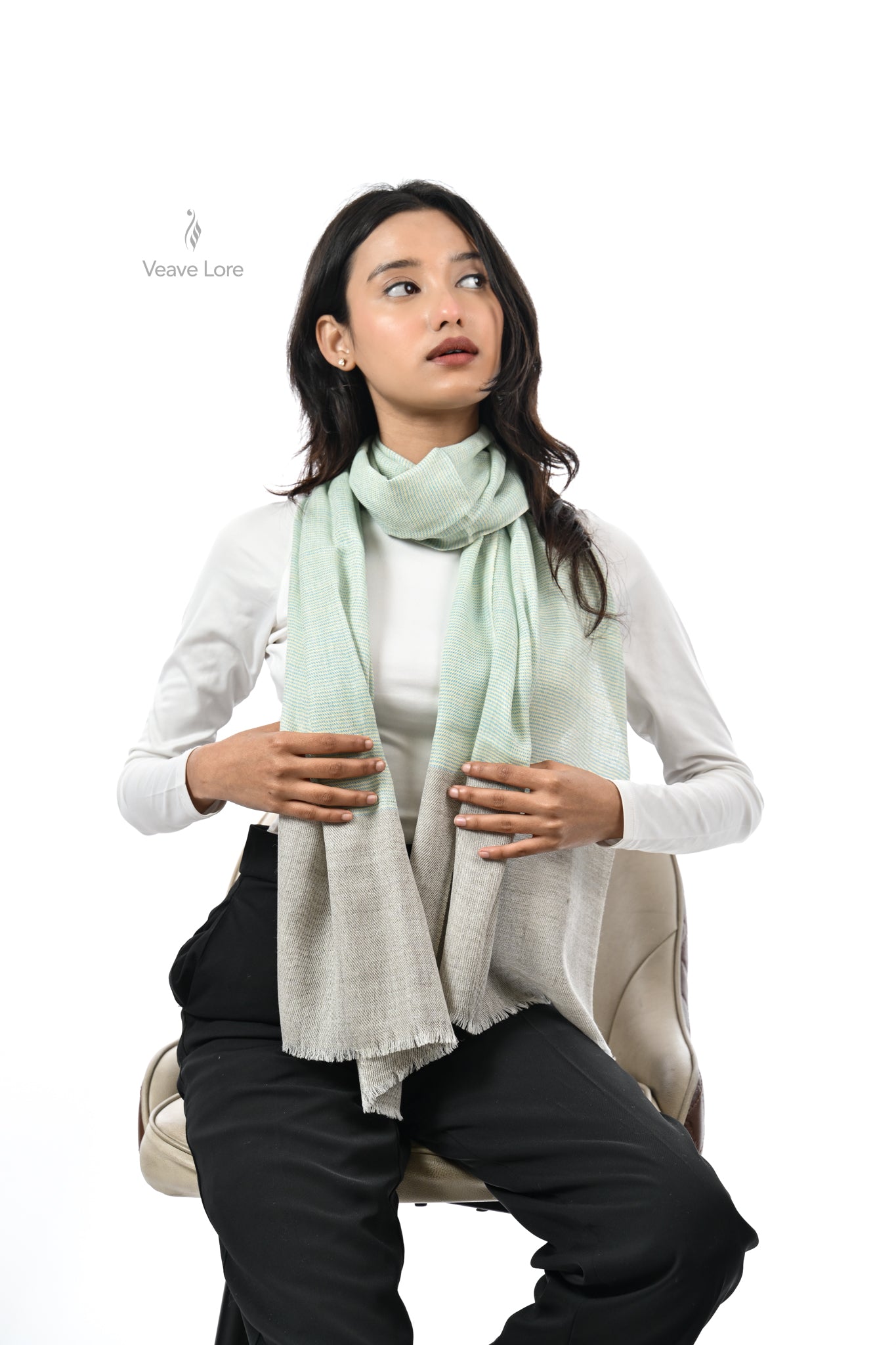 Nafas-e-Sahar Fine Wool Muffler