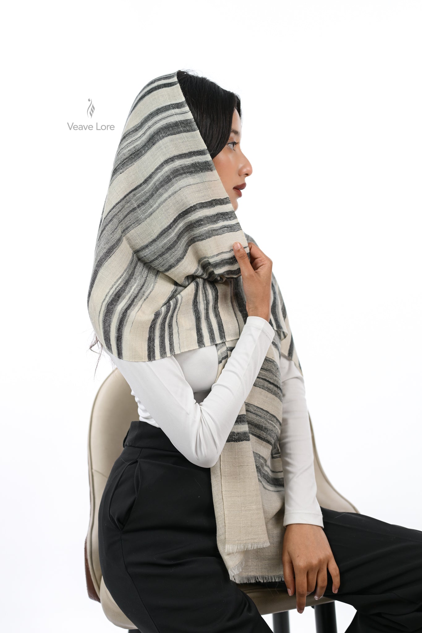 Monochrome Ridge (Silsila-e-Siyah) Pashmina Muffler