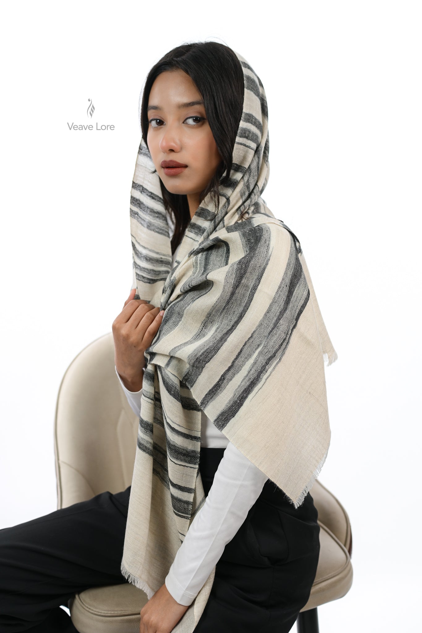 Monochrome Ridge (Silsila-e-Siyah) Pashmina Muffler