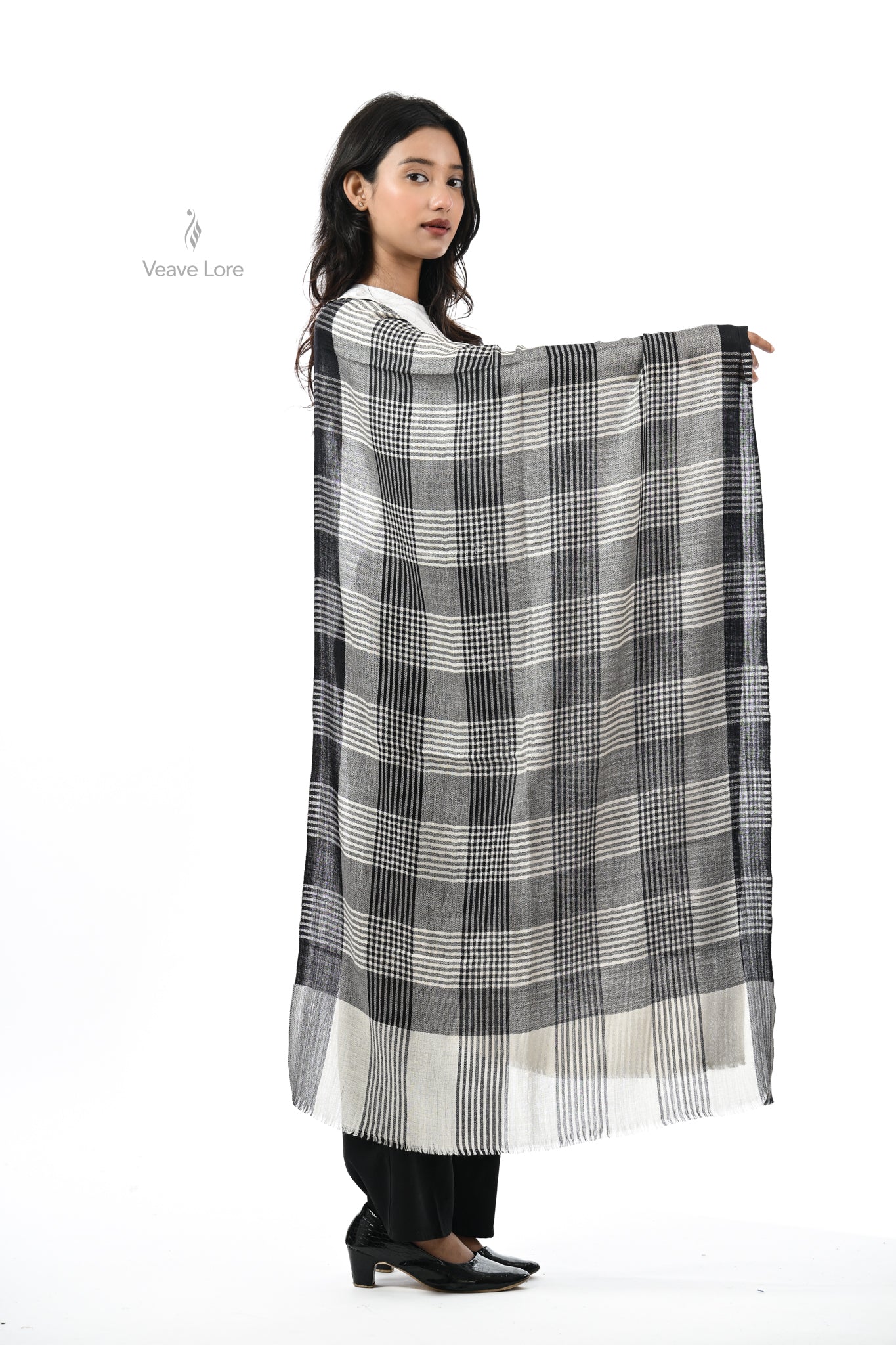 Khat-o-Naqsh Check & Stripe Stole