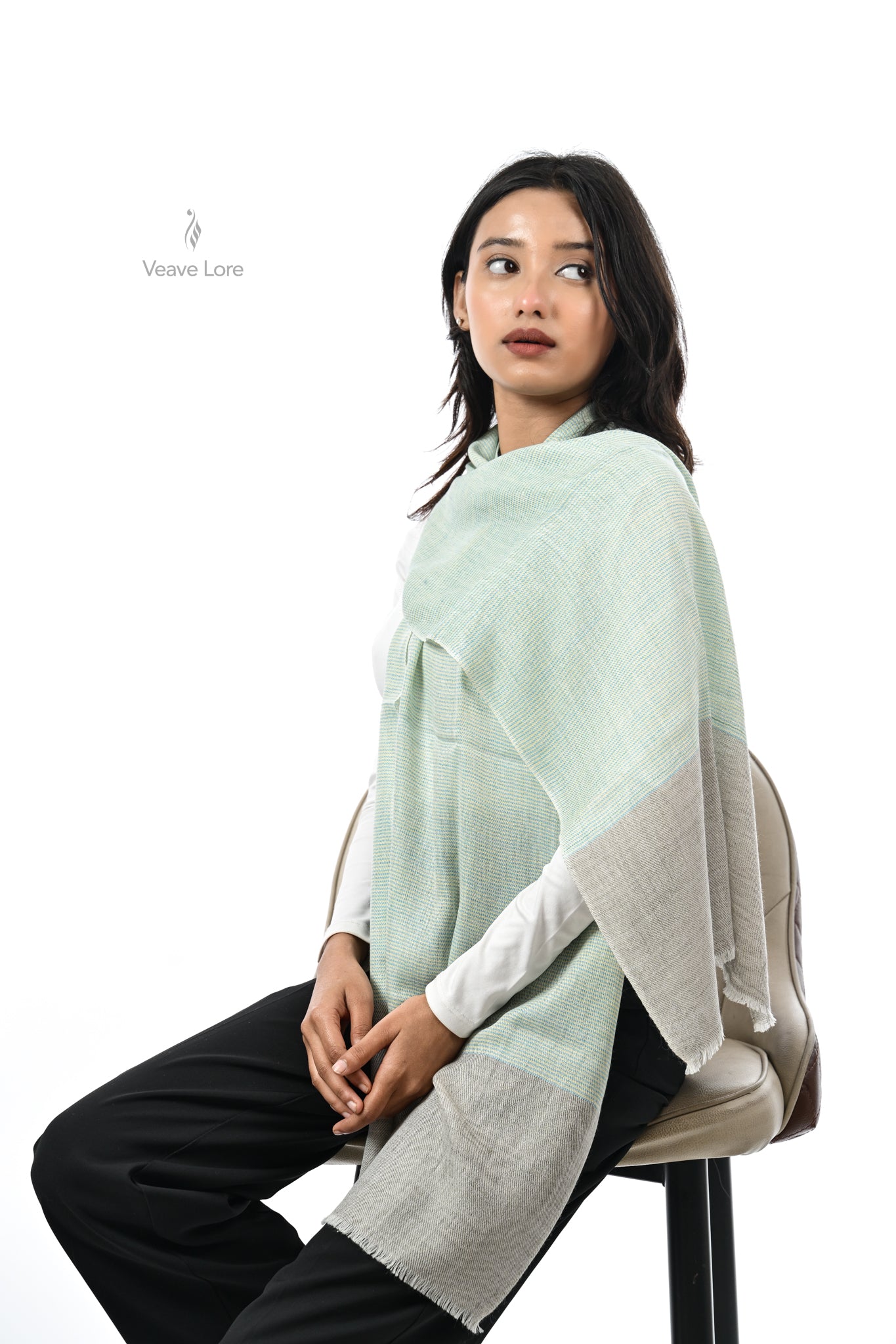 Nafas-e-Sahar Fine Wool Muffler
