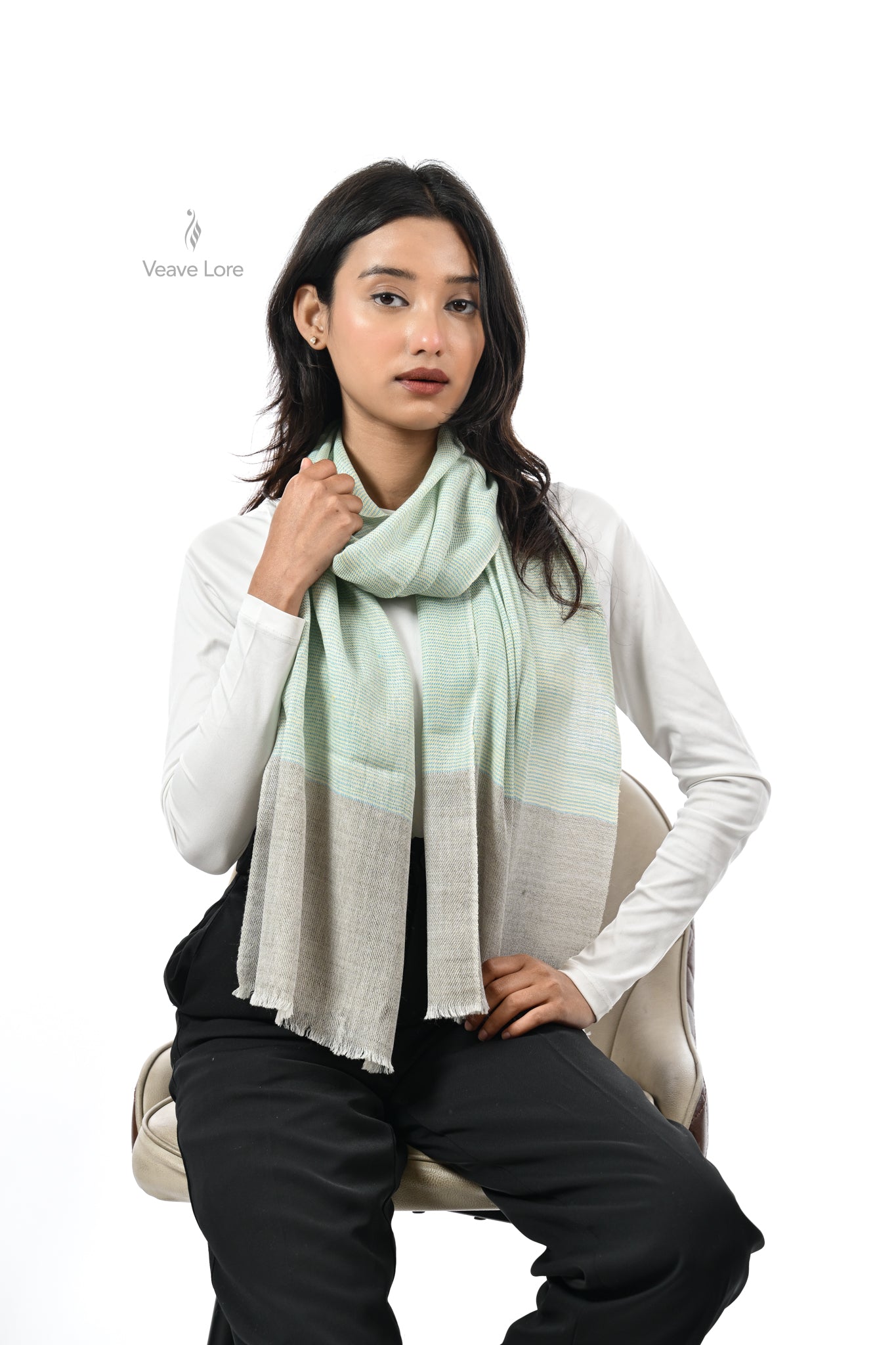 Nafas-e-Sahar Fine Wool Muffler